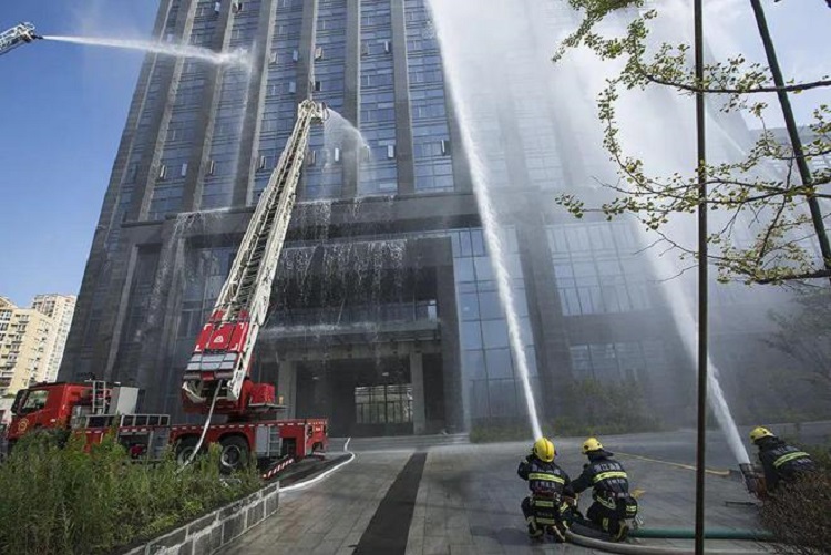 將力學(xué)與美學(xué)相結(jié)合的精致鋼型材-司孚特金屬(圖6) 6.jpg